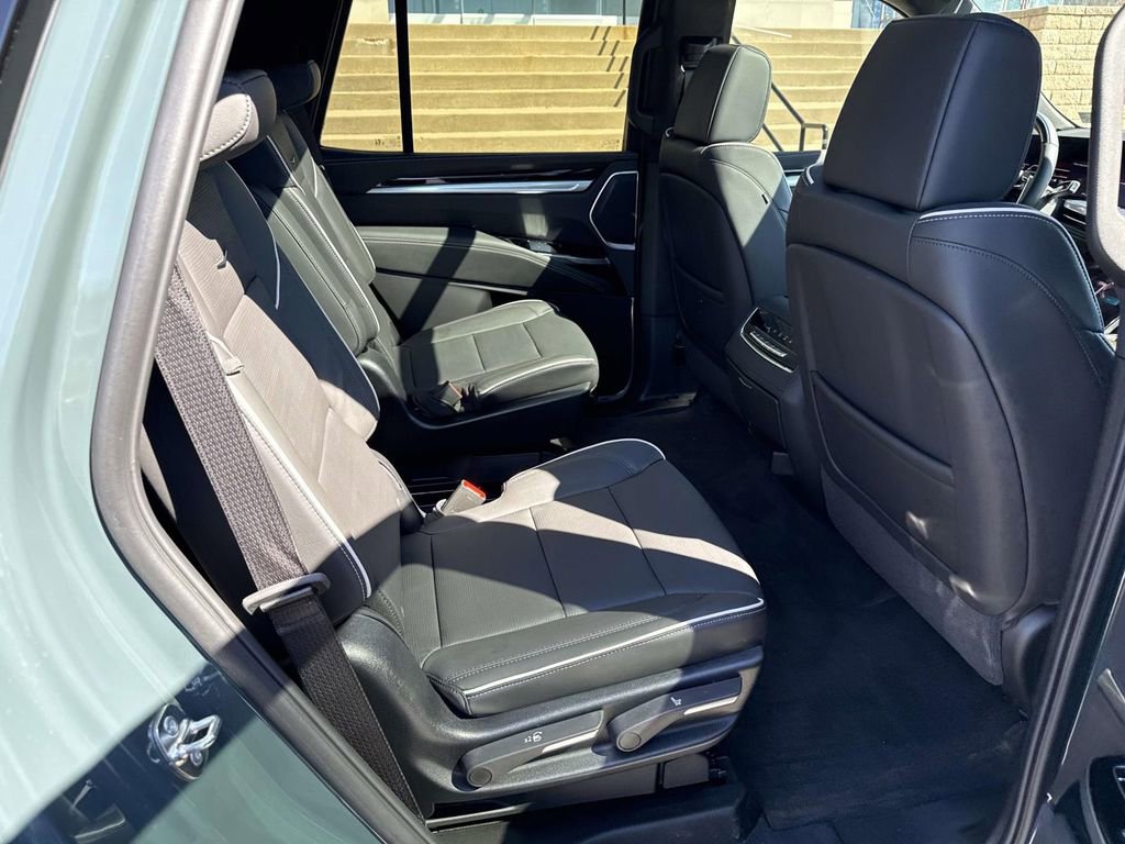 Used 2025 Cadillac Escalade Premium Luxury w/ Touring Package image 11