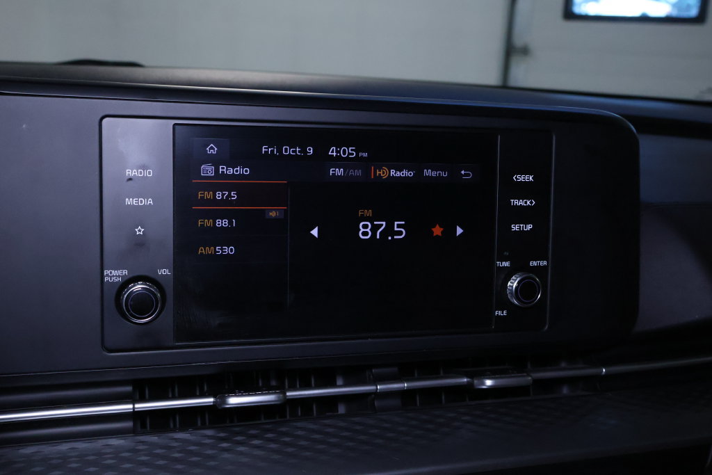 Used 2024 Kia Carnival LX FWD image 26