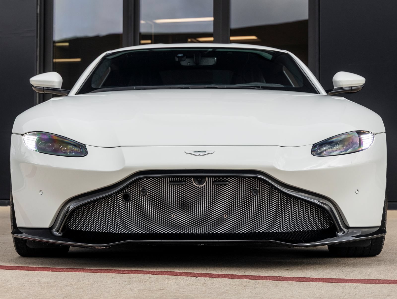 Used 2019 Aston Martin V8 Vantage Coupe RWD image 4