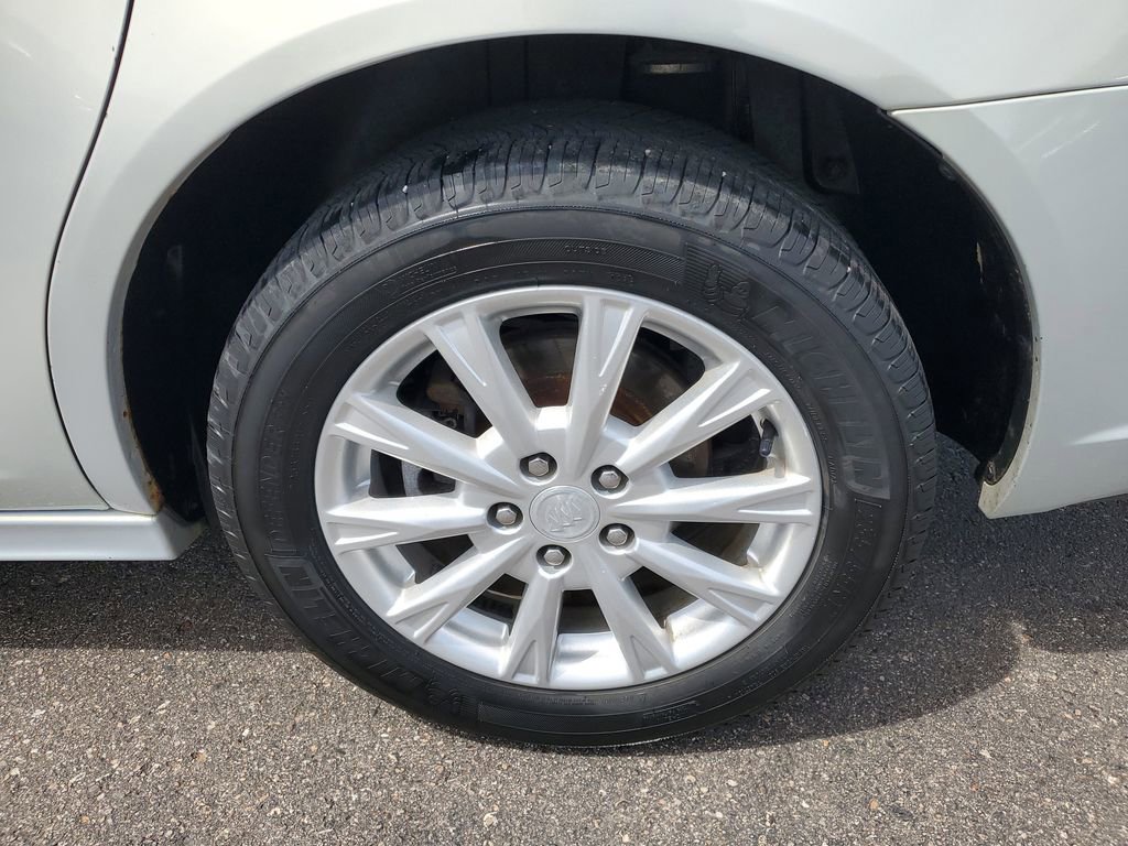 Used 2010 Buick Lucerne CX FWD image 26