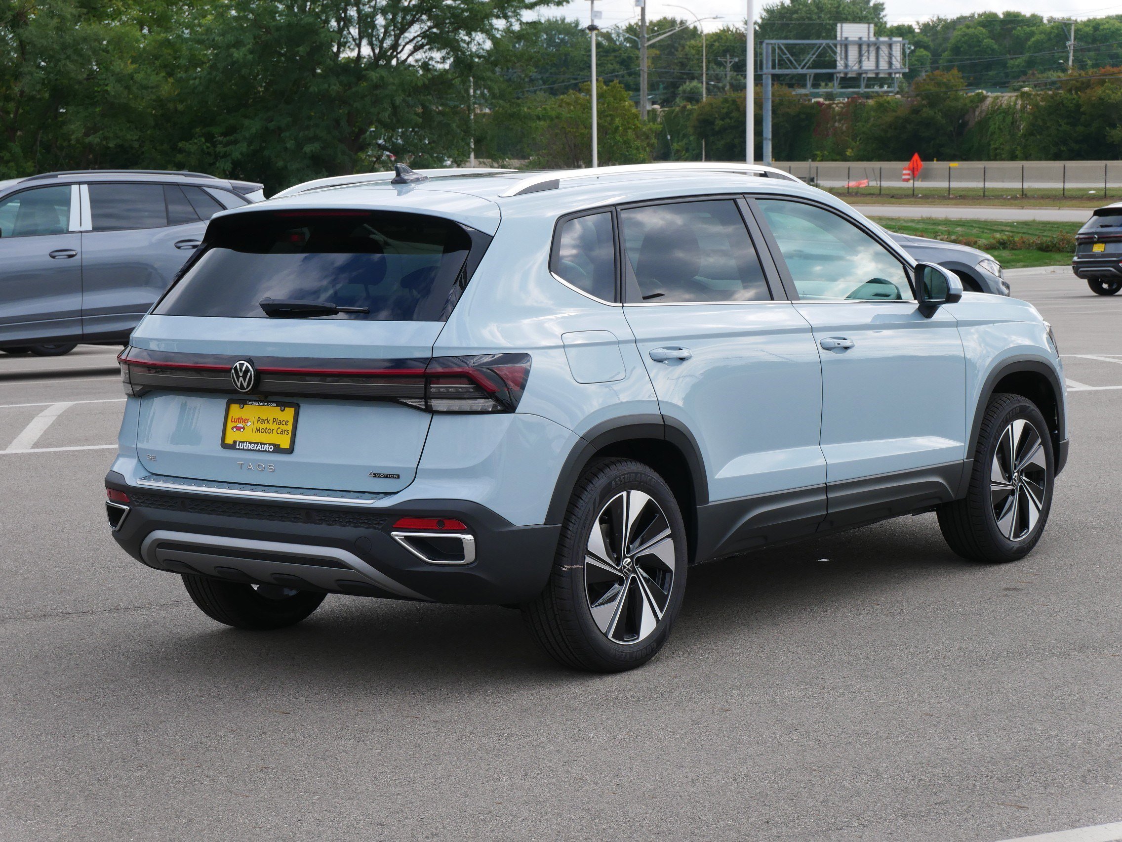 New 2025 Volkswagen Taos SE image 2