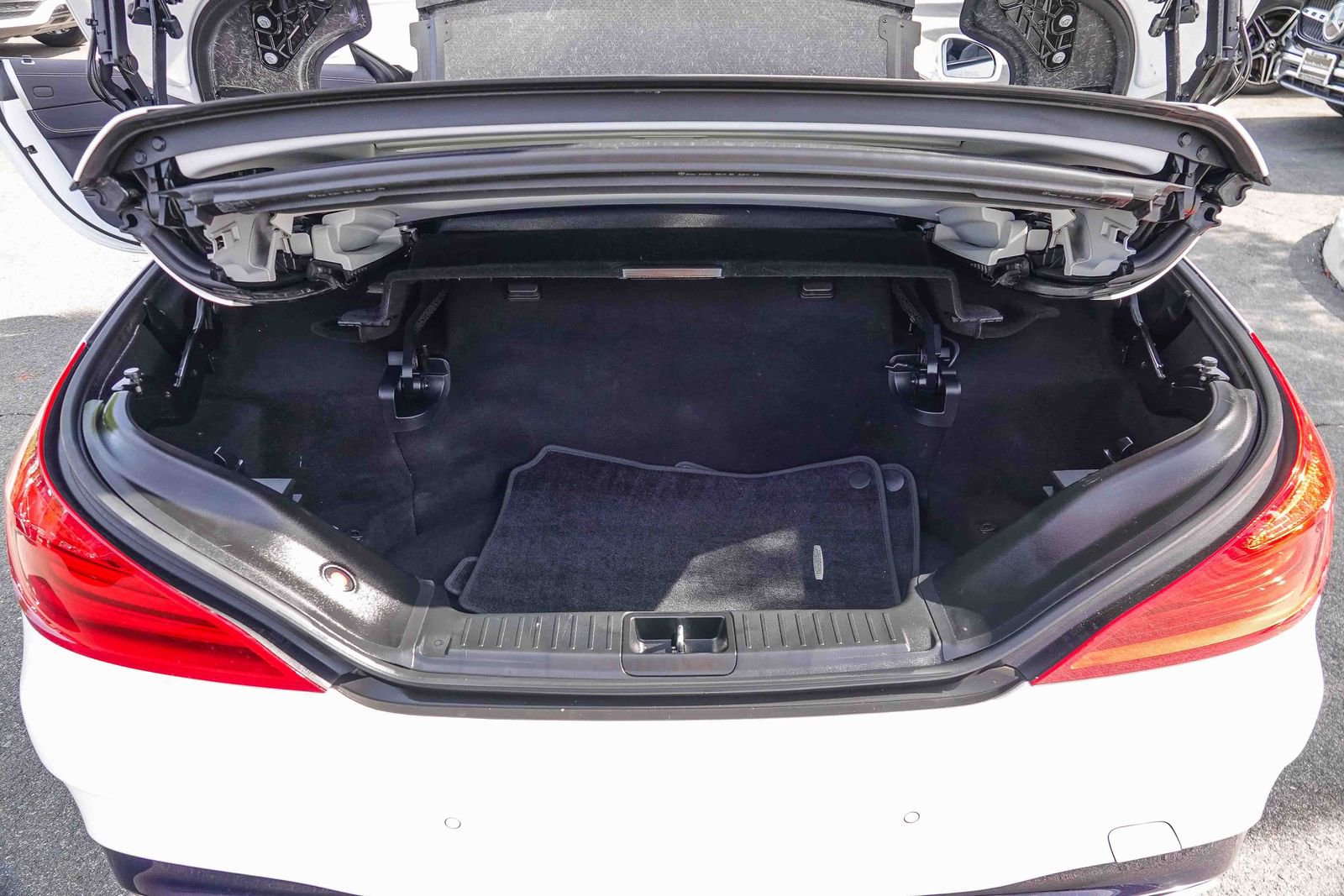 Used 2018 Mercedes-Benz SL 450 image 30