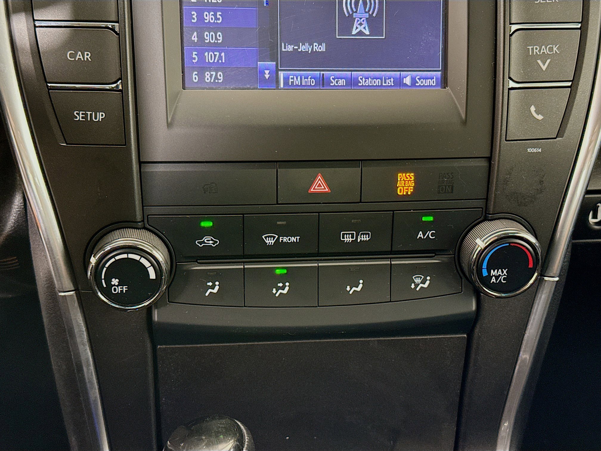 Used 2016 Toyota Camry SE image 16