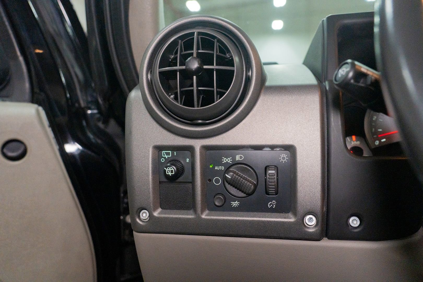 Used 2003 HUMMER H2 w/ Preferred Equipment Group image 48