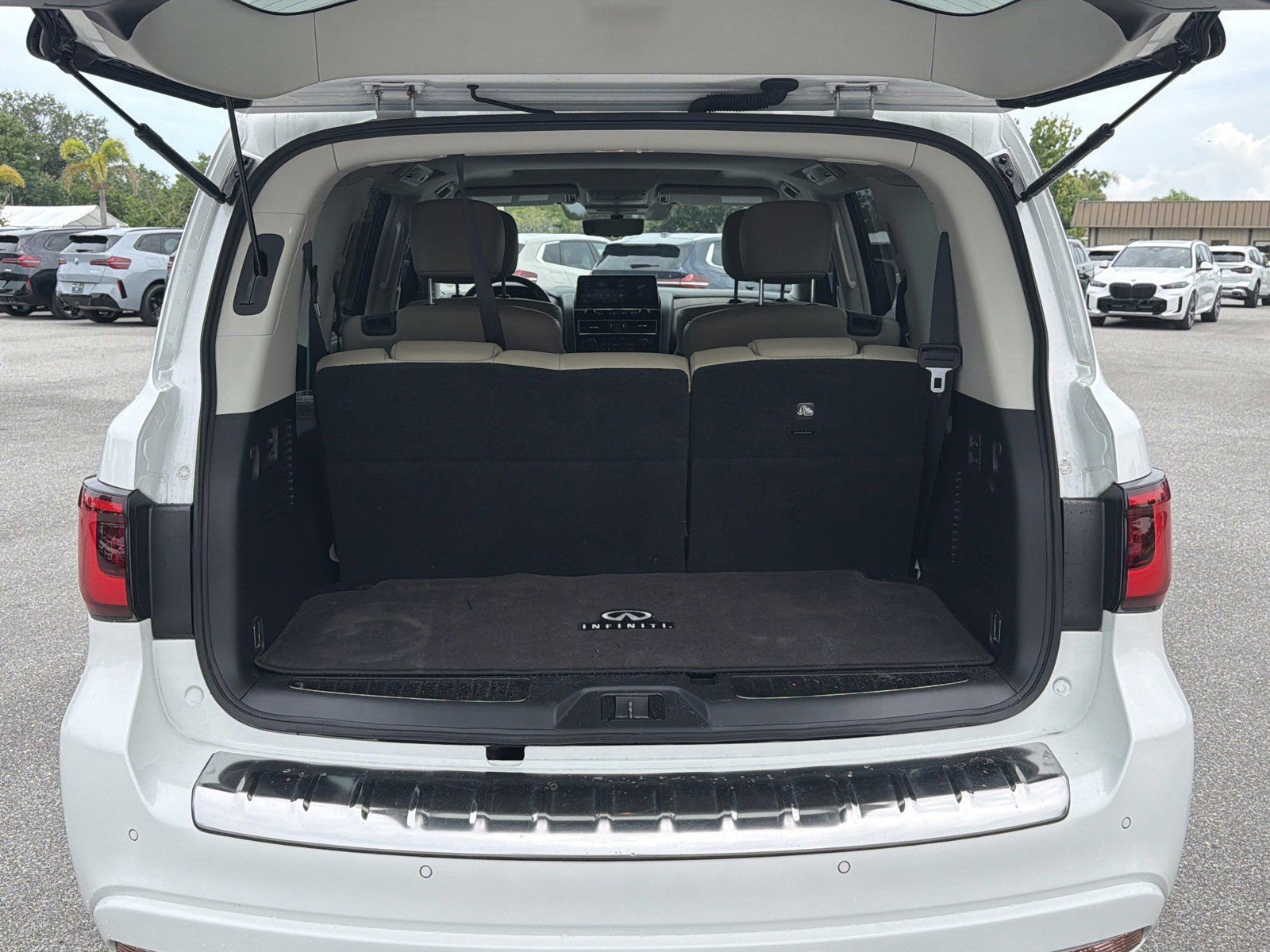 Used 2022 INFINITI QX80 Premium Select w/ Cargo Package AWD/4WD image 10