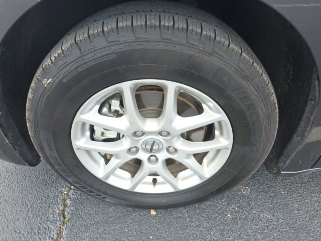 Used 2023 Chrysler Pacifica Touring-L FWD image 13