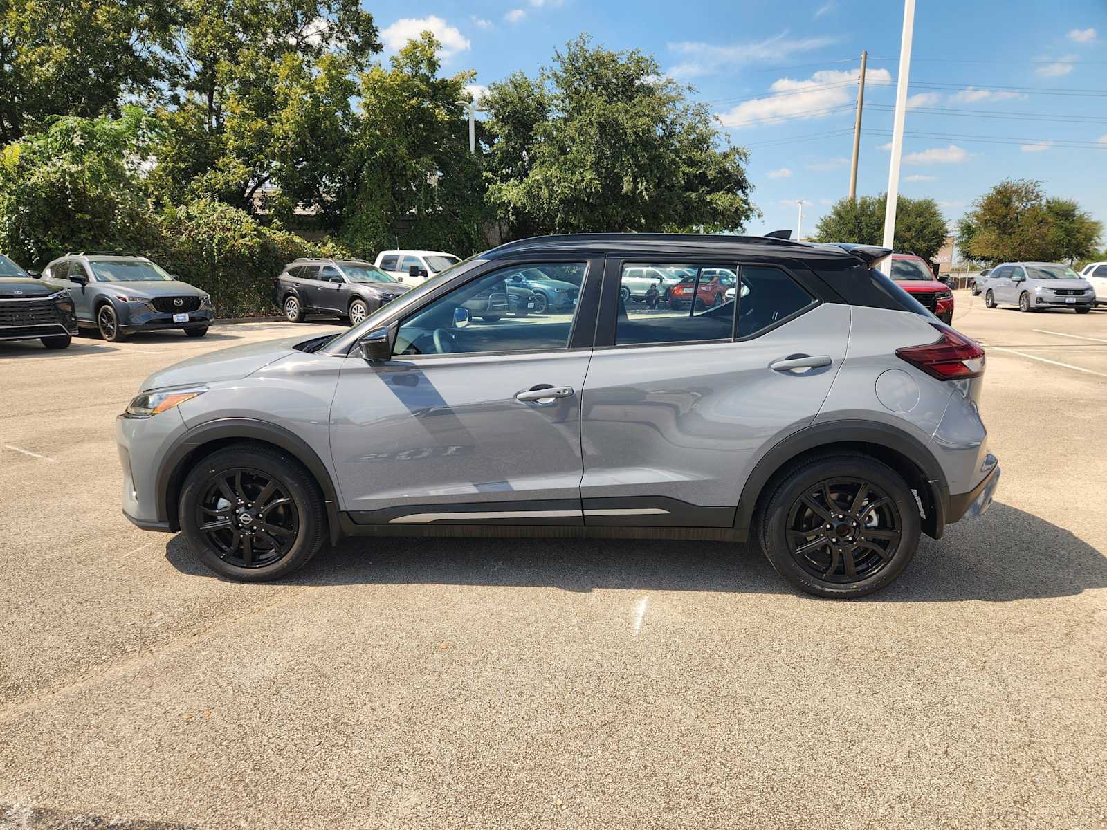 Used 2024 Nissan Kicks SR FWD image 4