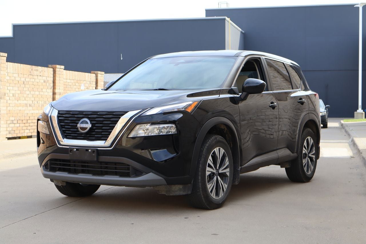 Used 2023 Nissan Rogue SV FWD image 2