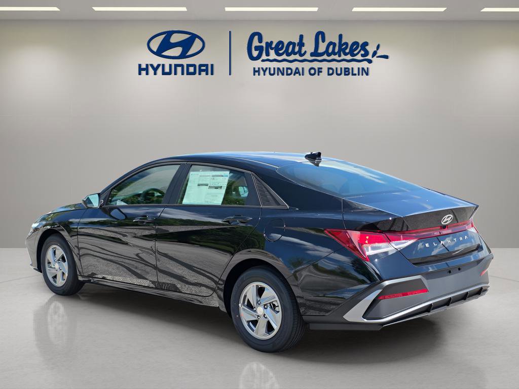 New 2026 Hyundai Elantra SE FWD image 3