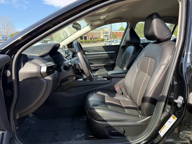 Used 2024 Nissan Altima 2.5 SR FWD image 13