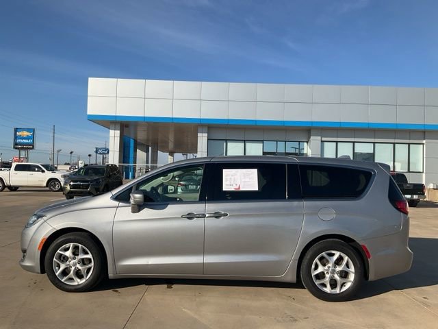 Used 2018 Chrysler Pacifica Touring Plus w/ Tire & Wheel Group image 32