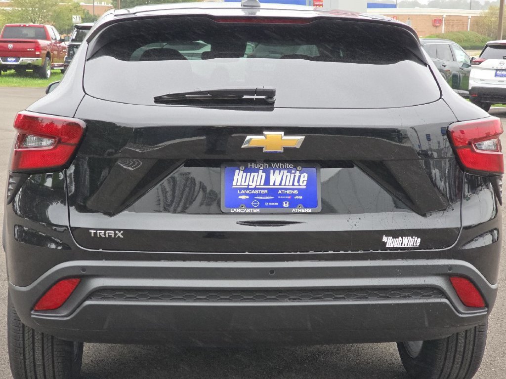 New 2026 Chevrolet Trax LS w/ LS Convenience Package FWD image 4