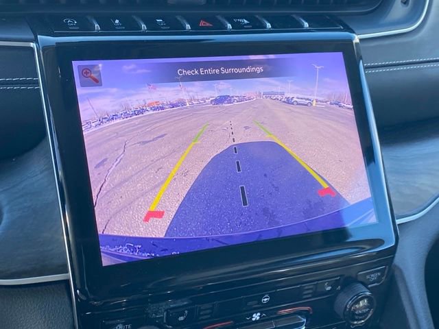 Used 2023 Jeep Grand Cherokee Limited image 12