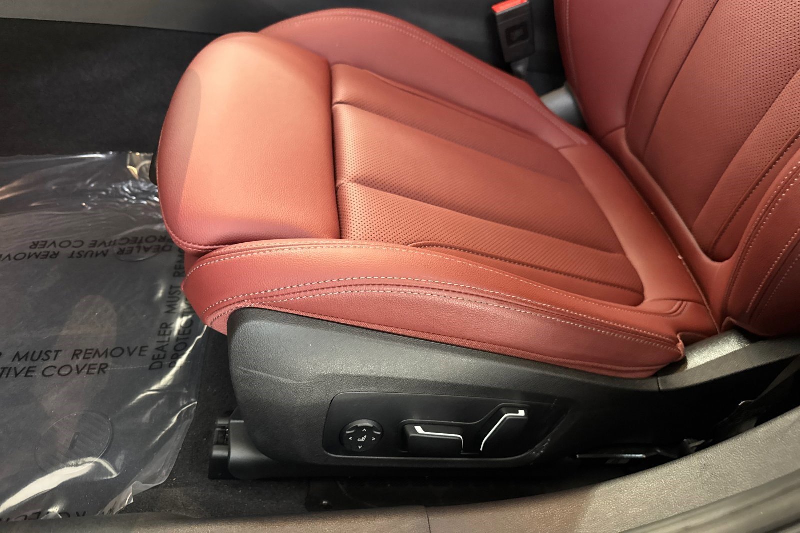 Used 2025 BMW 330i Sedan w/ Convenience Package RWD image 14