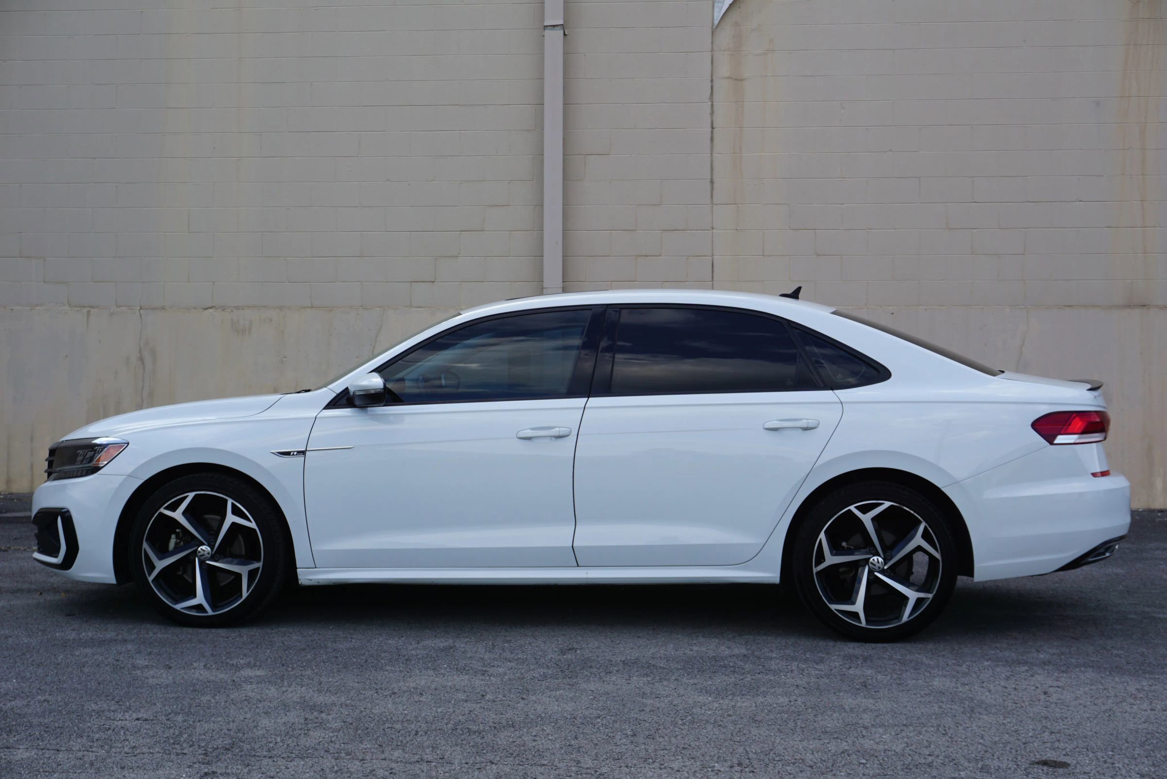 Used 2020 Volkswagen Passat 2.0T R-Line image 8