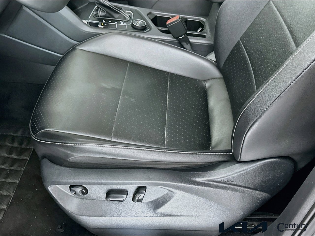 Used 2021 Volkswagen Tiguan SE AWD/4WD image 18