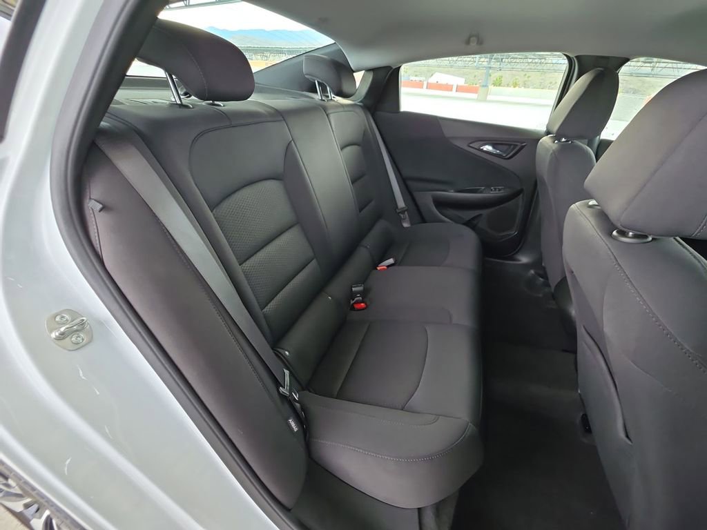 Used 2025 Chevrolet Malibu RS image 28