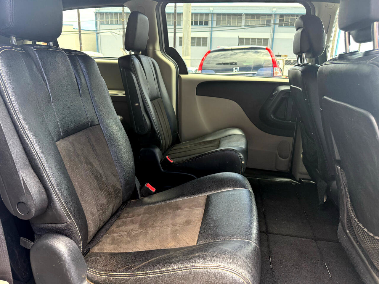 Used 2019 Dodge Grand Caravan SXT image 16
