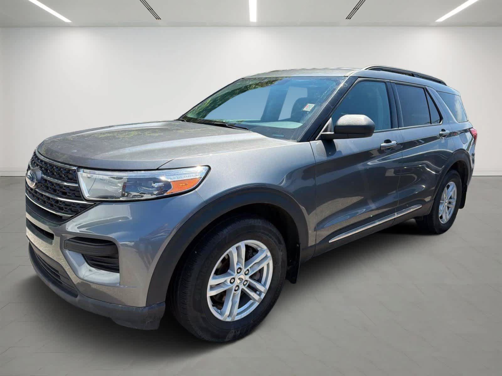Used 2023 Ford Explorer XLT w/ Class IV Trailer Tow Package AWD/4WD image 2