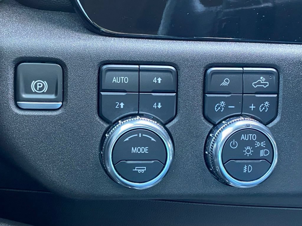 Used 2025 GMC Sierra 1500 SLT w/ SLT Premium Plus Package AWD/4WD image 32
