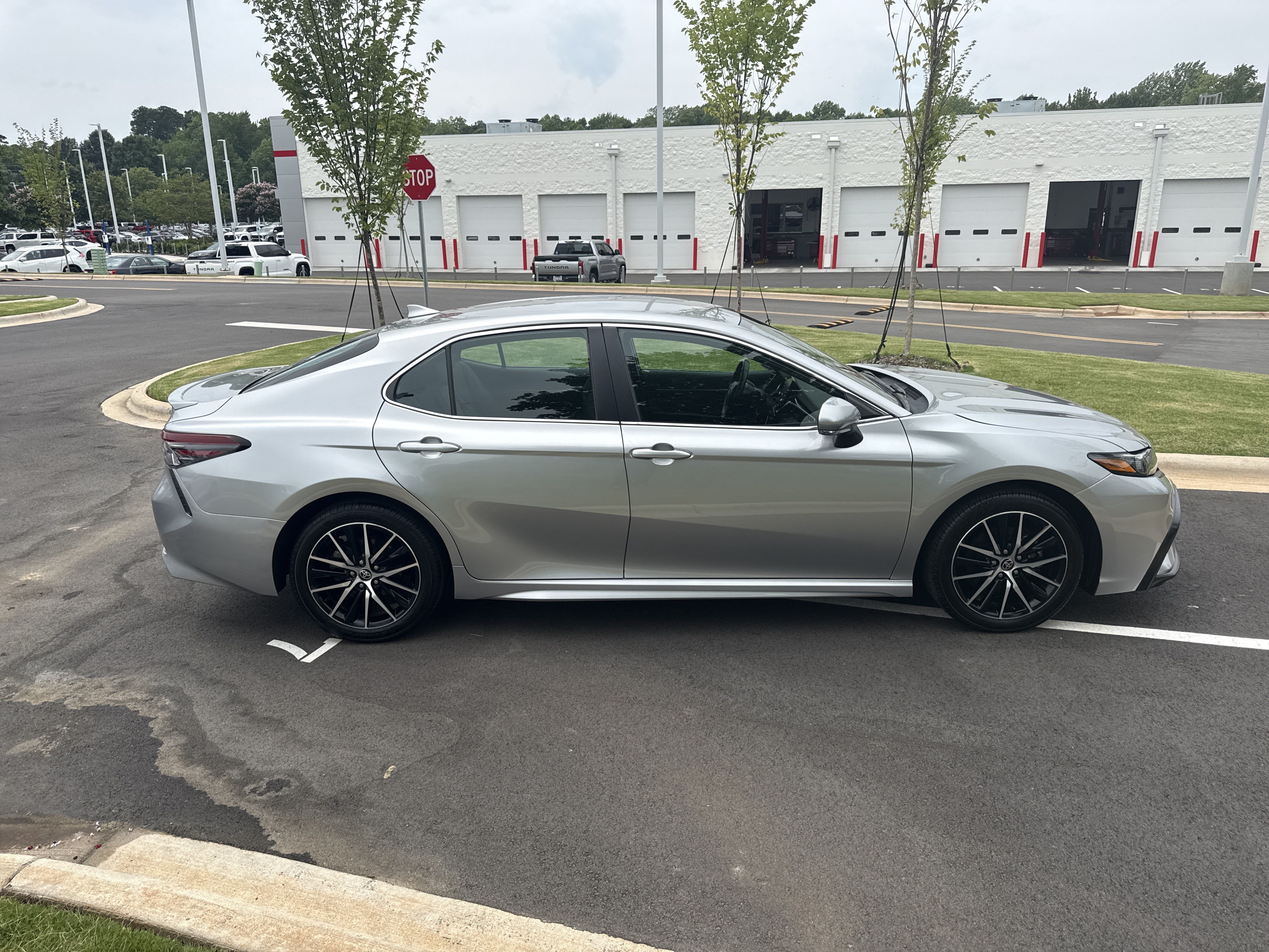 Used 2023 Toyota Camry SE FWD image 11