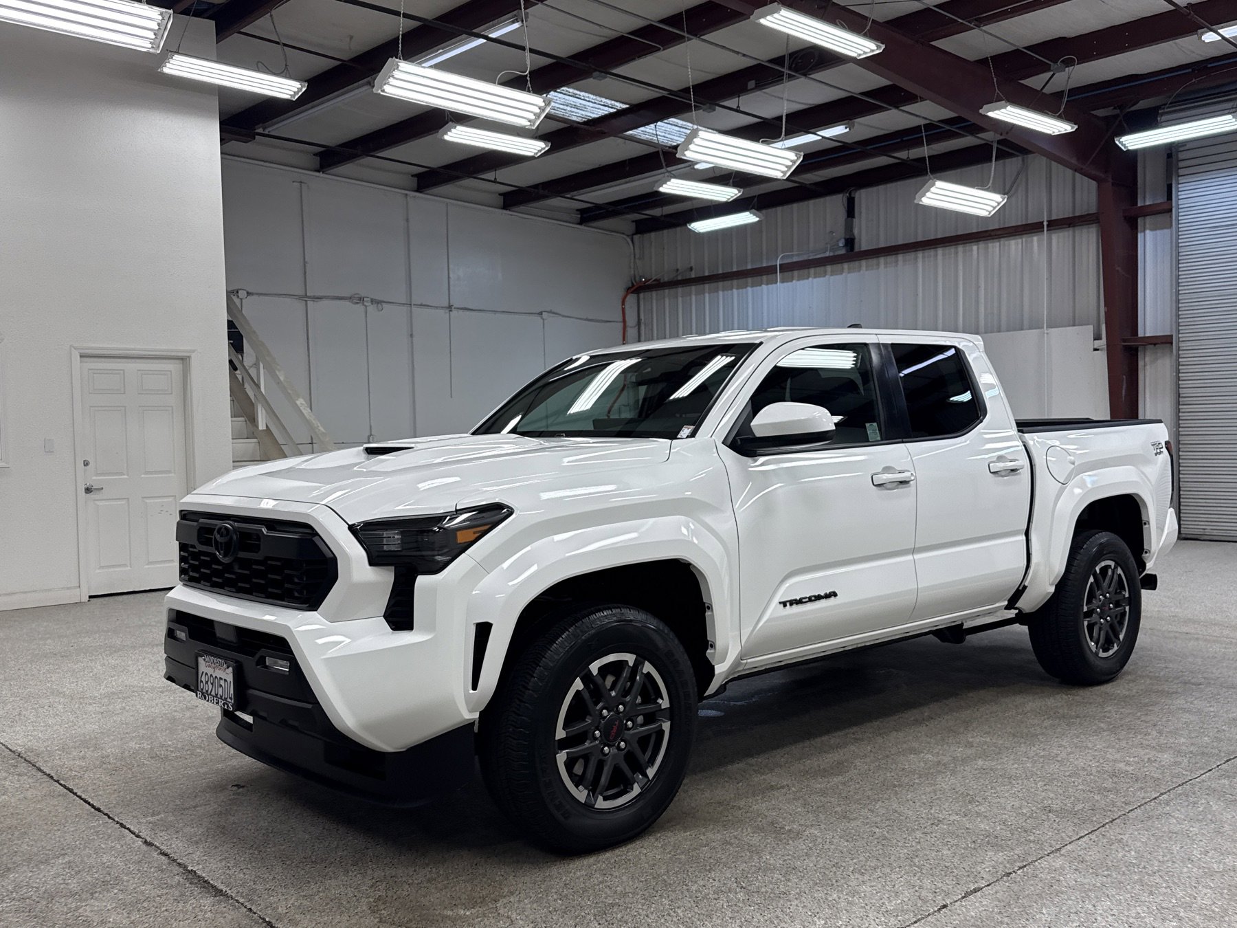 Used 2025 Toyota Tacoma SR5 image 1