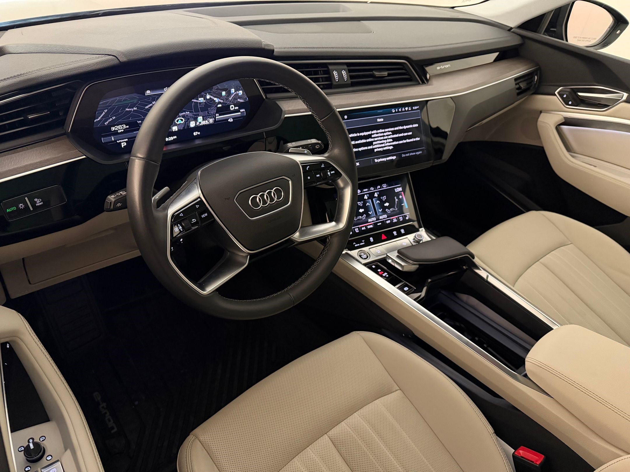 Used 2024 Audi Q8 e-tron Premium Plus w/ Premium Plus Package image 4