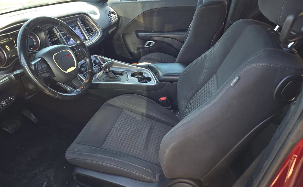 Used 2019 Dodge Challenger SXT image 6