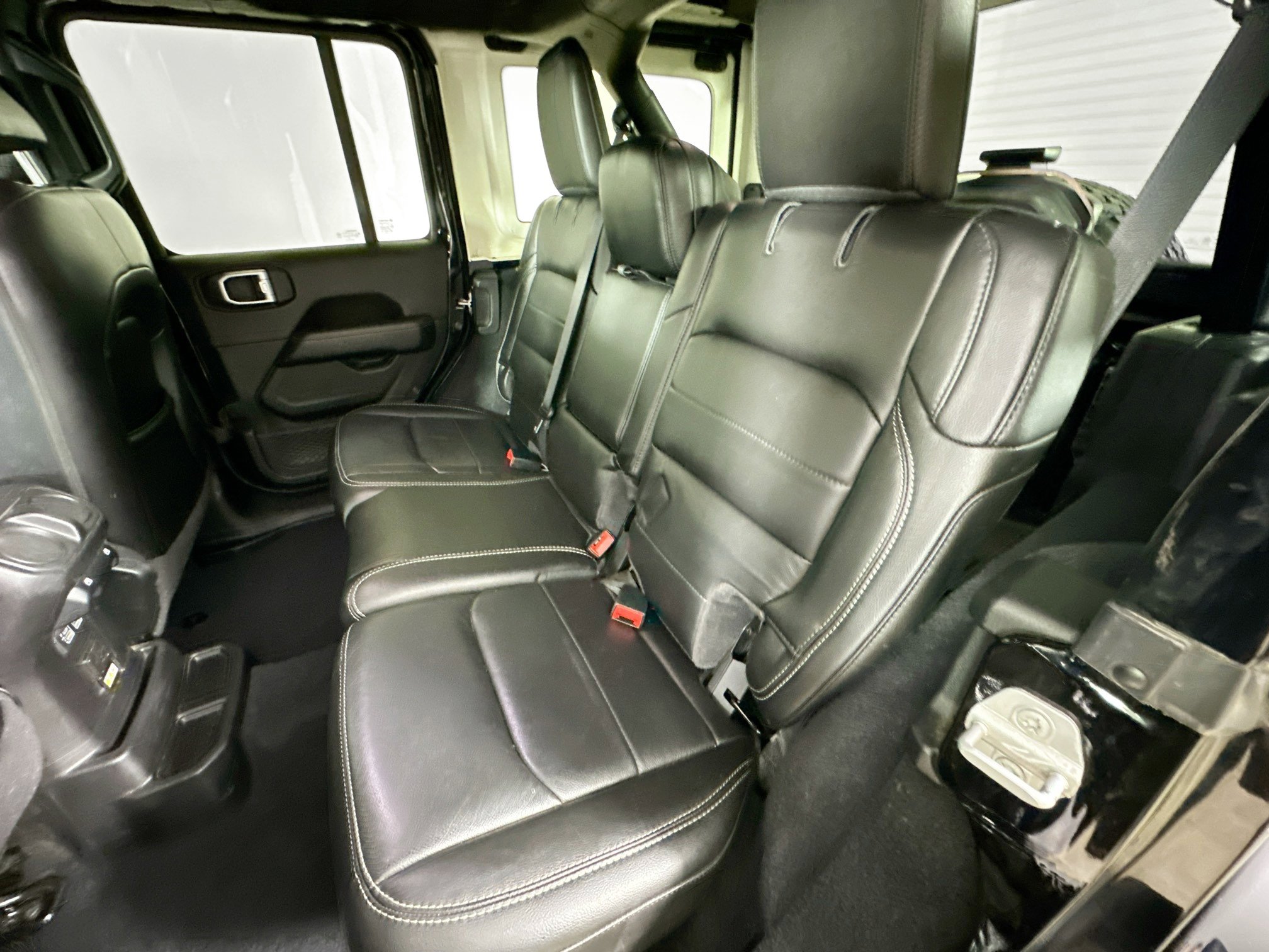 Used 2020 Jeep Wrangler Unlimited Sahara AWD/4WD image 31