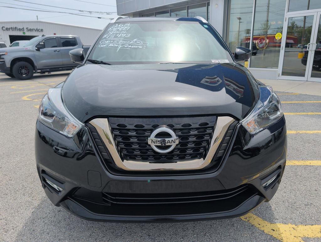 Used 2019 Nissan Kicks SR FWD image 2