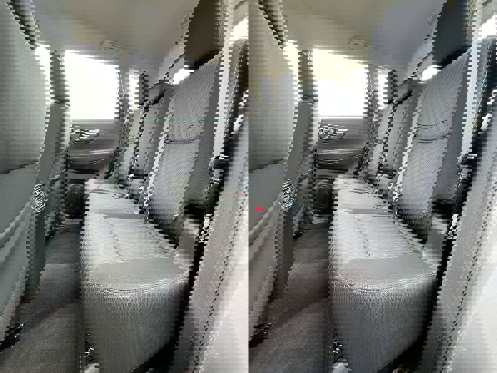 Used 2018 Nissan Rogue S image 19