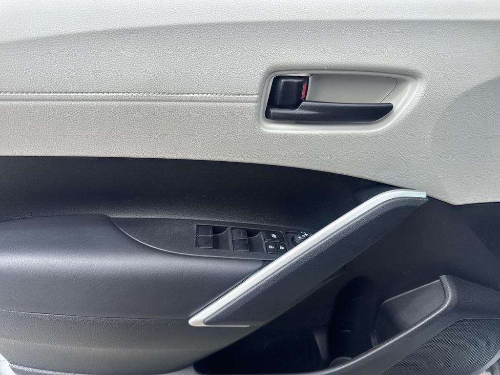Used 2022 Toyota Corolla Cross LE FWD image 19