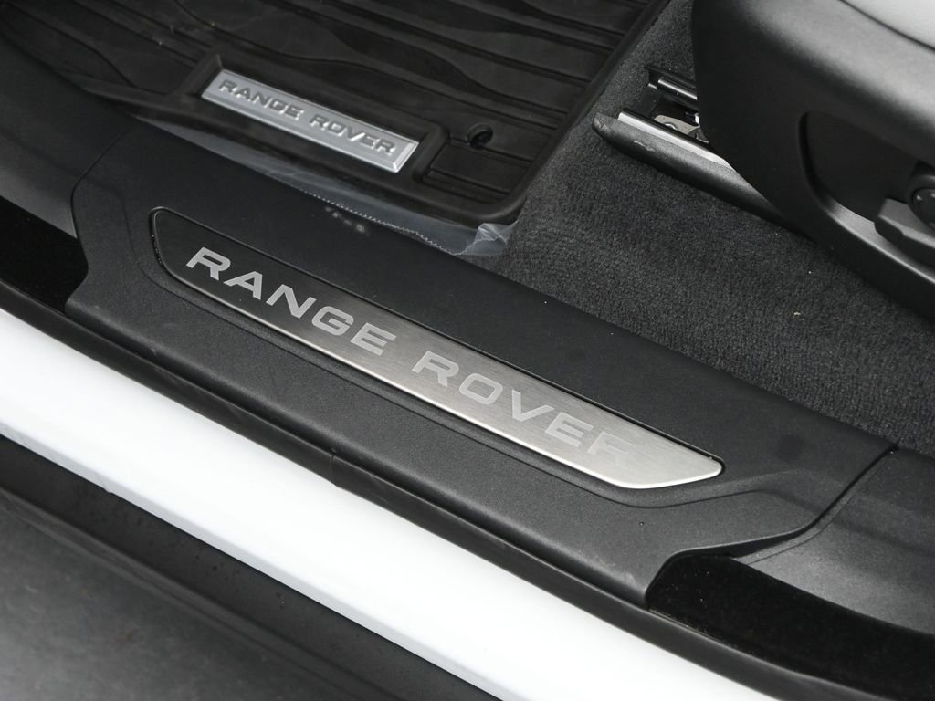 Used 2025 Land Rover Range Rover Velar S image 14