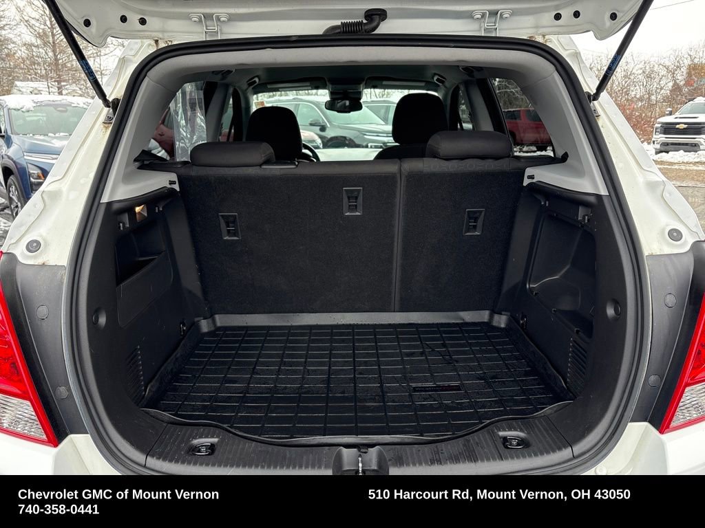 Used 2022 Chevrolet Trax LS w/ Tint and Cruise Package image 26