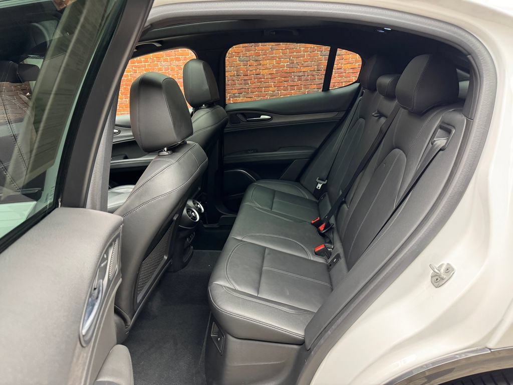 Used 2023 Alfa Romeo Stelvio Ti AWD/4WD image 24