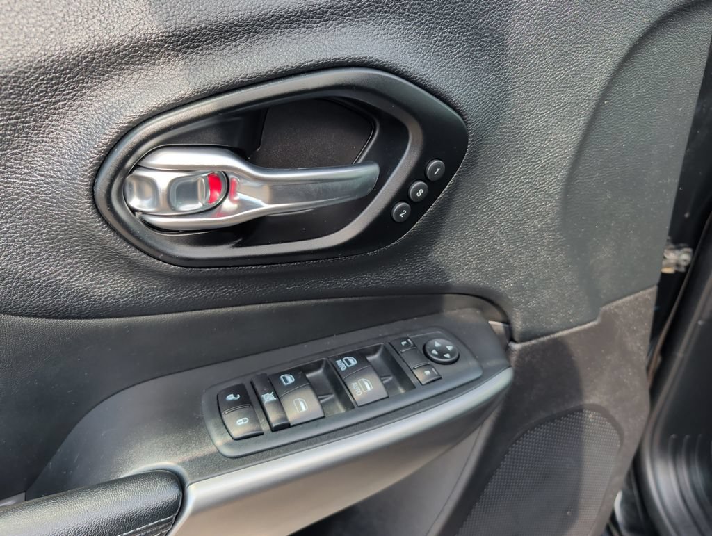 Used 2021 Jeep Cherokee High Altitude AWD/4WD image 15