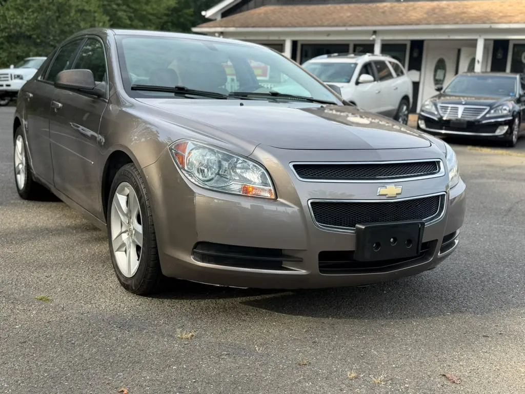 Used 2010 Chevrolet Malibu LS FWD image 1