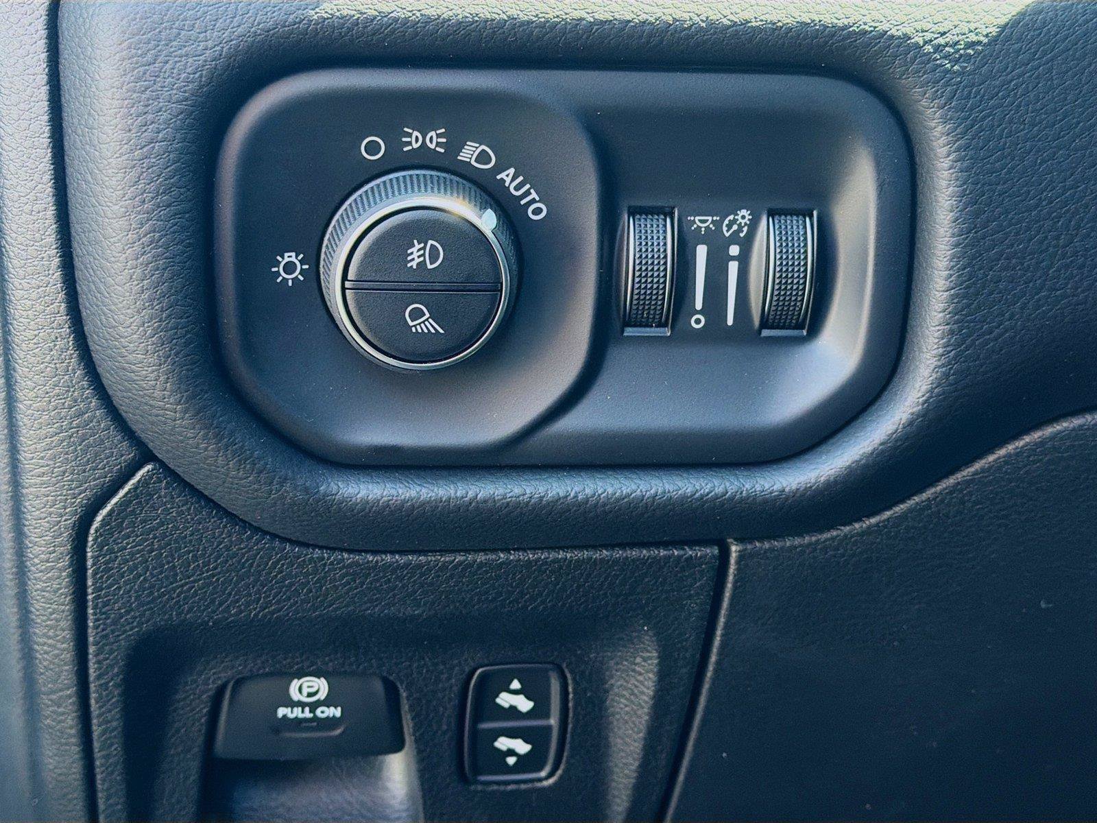 New 2026 RAM 1500 Laramie AWD/4WD image 17