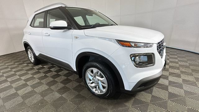 Used 2020 Hyundai Venue SEL FWD image 2
