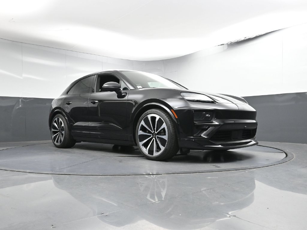 Certified 2025 Porsche Macan Turbo Electric AWD/4WD image 31