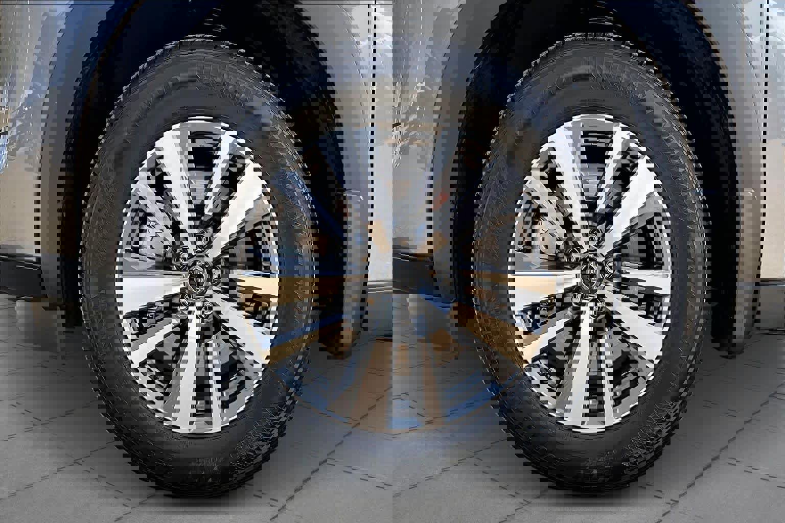 Used 2024 Nissan Pathfinder SL image 11