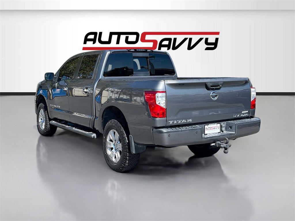 Used 2019 Nissan Titan SV w/ SV Convenience Package image 5