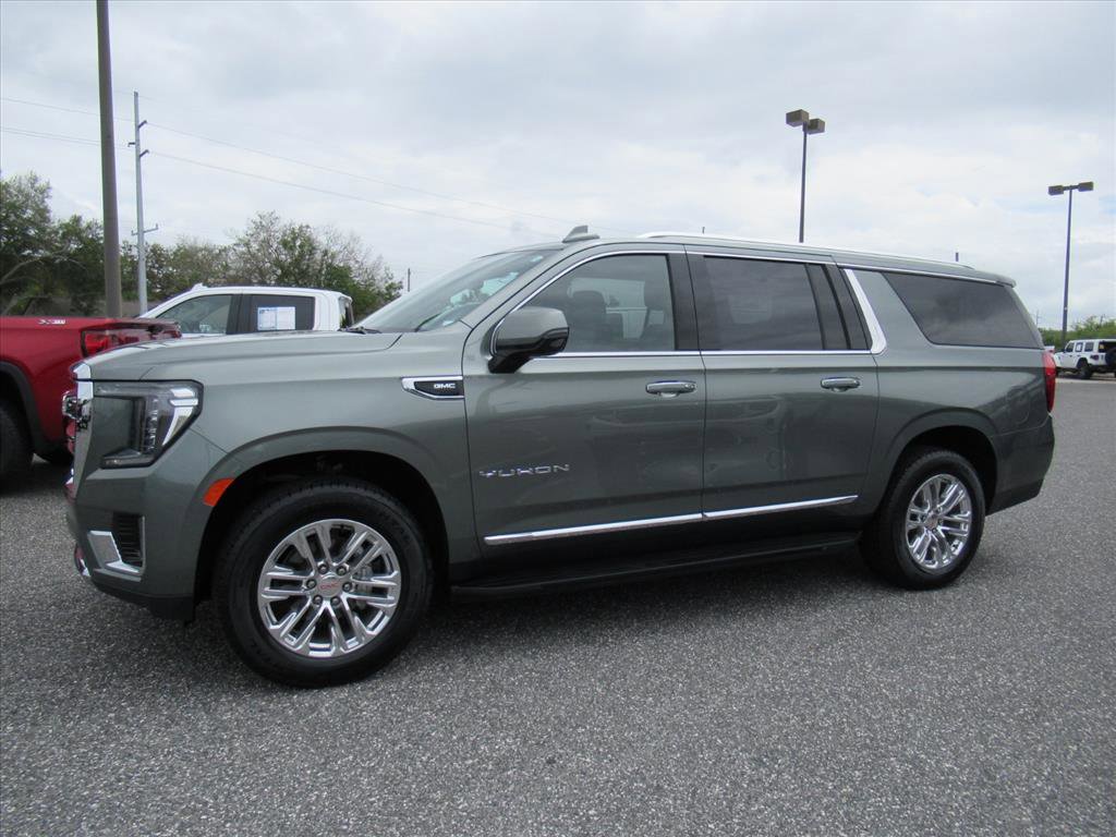 Used 2024 GMC Yukon XL SLT w/ SLT Premium Package image 4