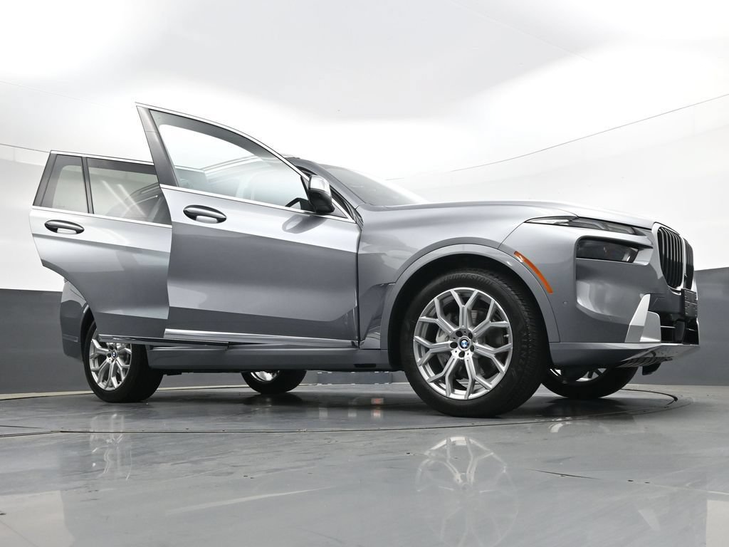 Used 2023 BMW X7 xDrive40i w/ Parking Assistance Package AWD/4WD image 46