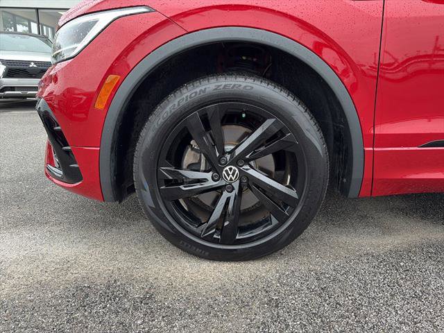Certified 2024 Volkswagen Tiguan SE R-Line AWD/4WD image 9