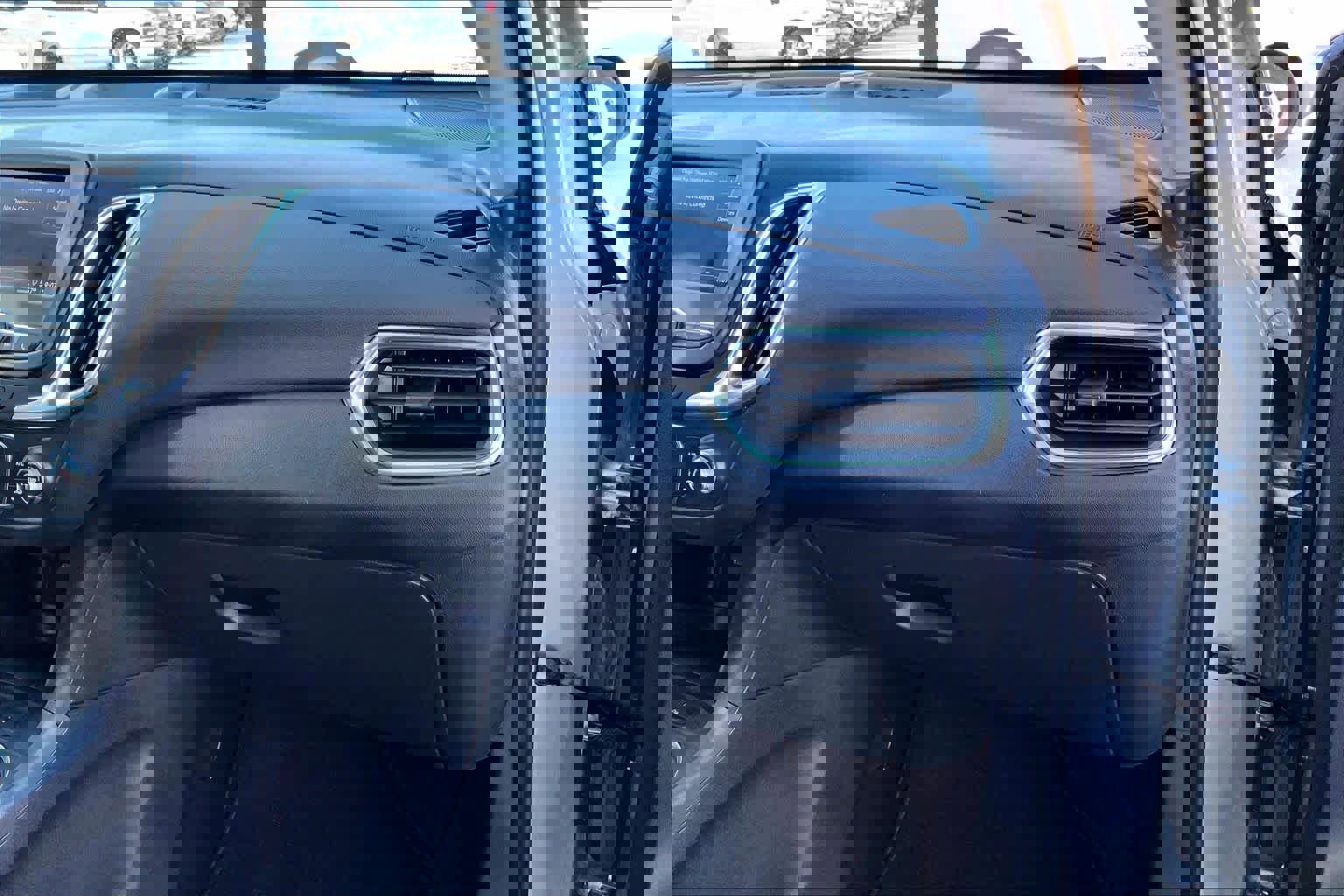 Used 2023 Chevrolet Equinox LT image 16