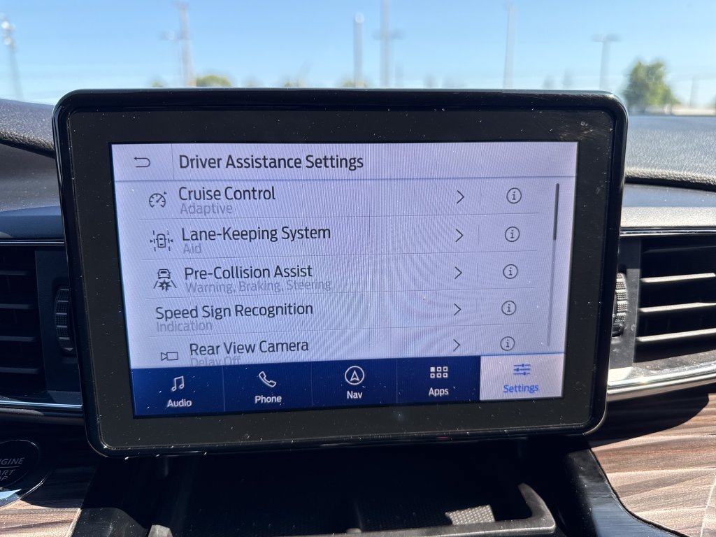 Used 2023 Ford Explorer Limited w/ Equipment Group 301A AWD/4WD image 14