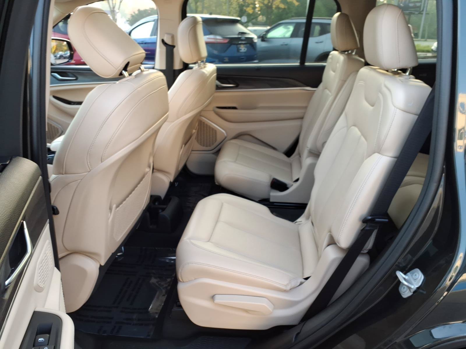 Used 2022 Jeep Grand Cherokee L Limited w/ Luxury Tech Group II AWD/4WD image 7