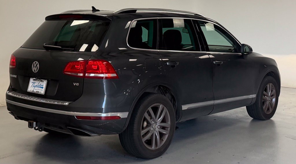 Used 2016 Volkswagen Touareg VR6 AWD/4WD image 3