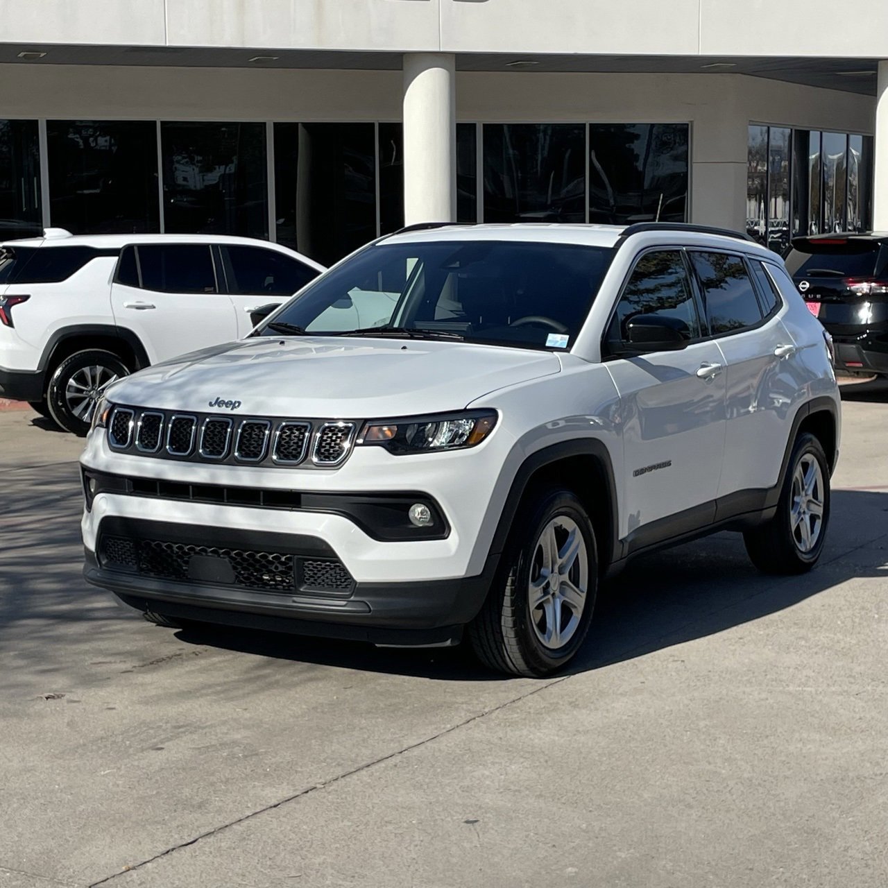 Used 2024 Jeep Compass Latitude image 11
